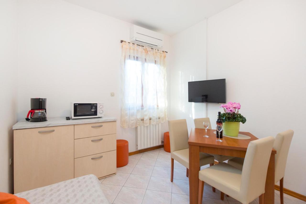 Hotel House Kontus Plomin Exterior foto