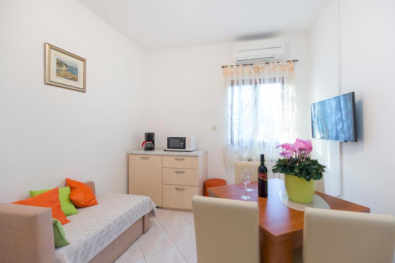 Hotel House Kontus Plomin Exterior foto