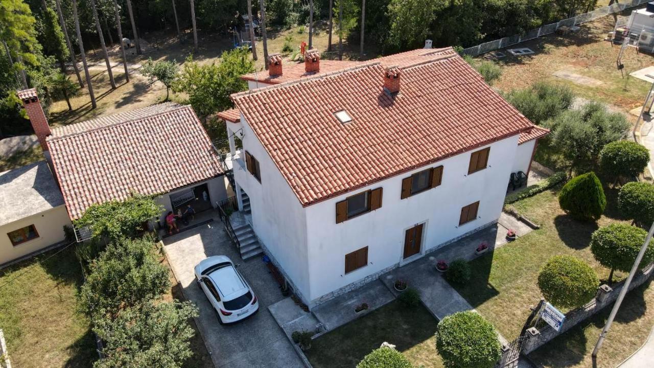 Hotel House Kontus Plomin Exterior foto